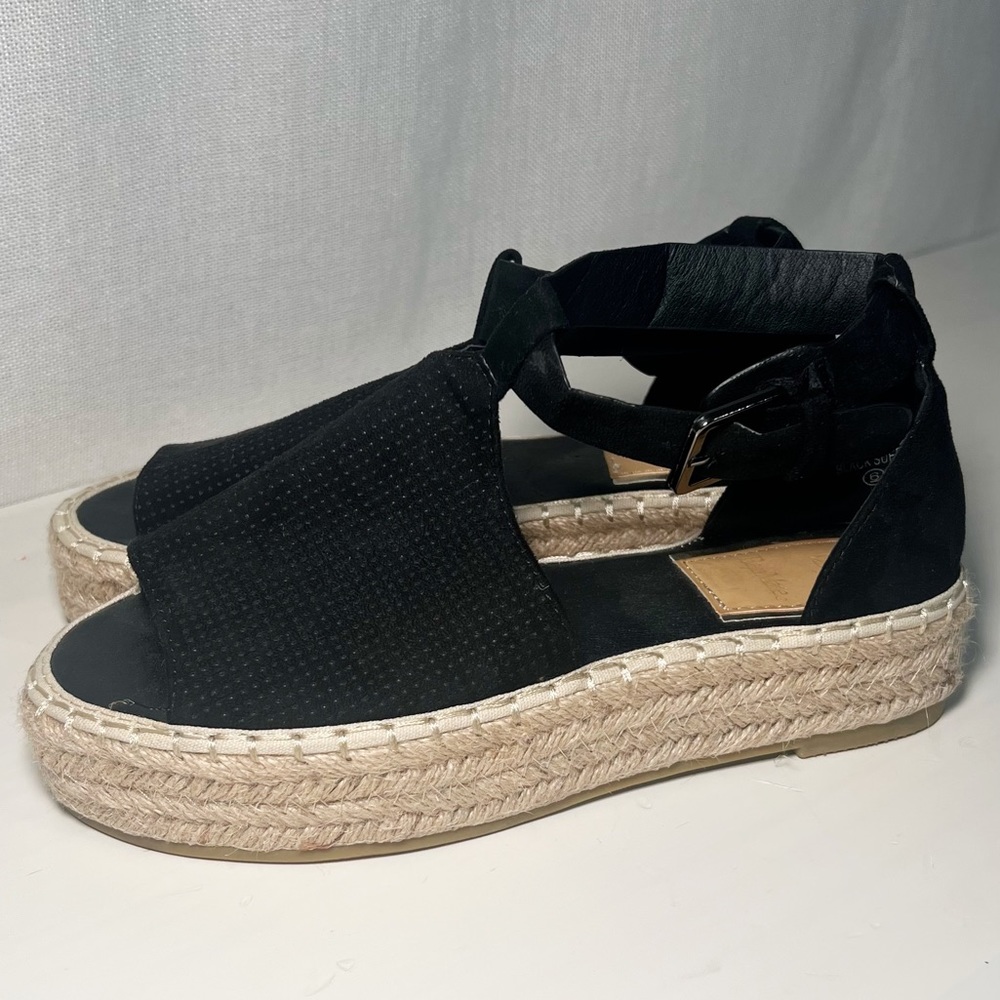 BLACK PLATFORM SANDALS SIZE 6! NEVER WORN!